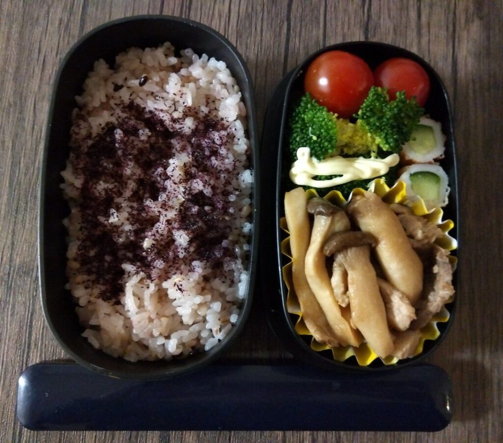 豚肉とエリンギ炒めがメインのお弁当