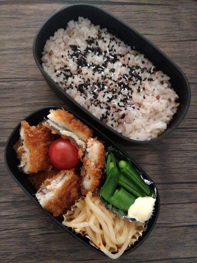 アジフライの二段お弁当