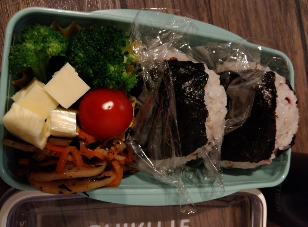おにぎり弁当