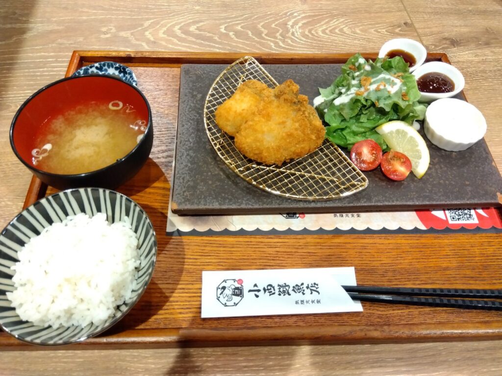 函館空港　フードコート　　　小西鮮魚店　函館ブリたれカツ定食