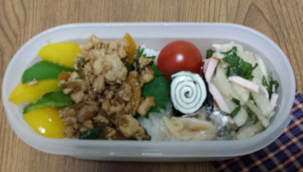 ピンボケのそぼろ弁当