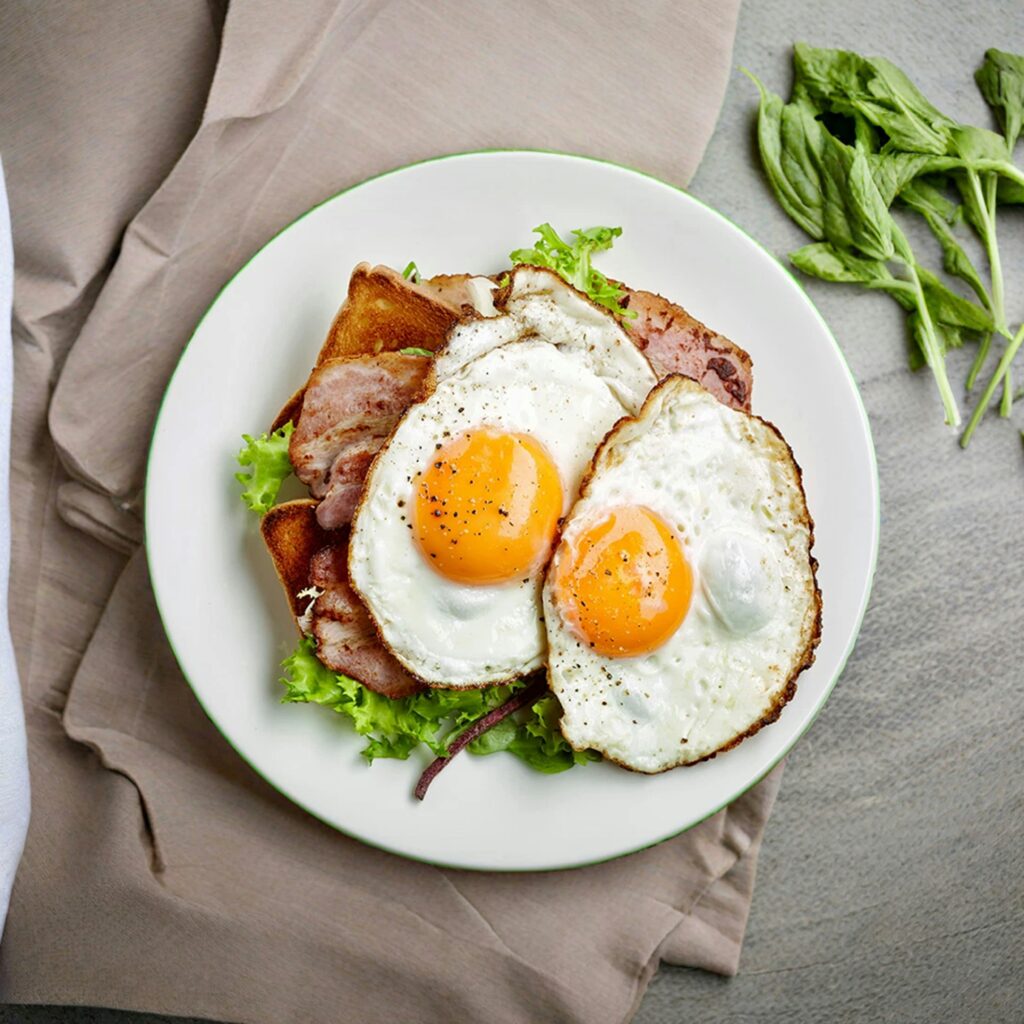 ベーコンエッグトースト、ハムじゃなさそう…